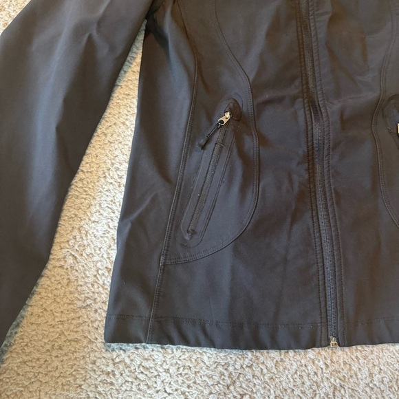 Lululemon Women's Black Heart Pattern Lining Hooded Jacket Solid Black Size 2 - Picture 3 of 15